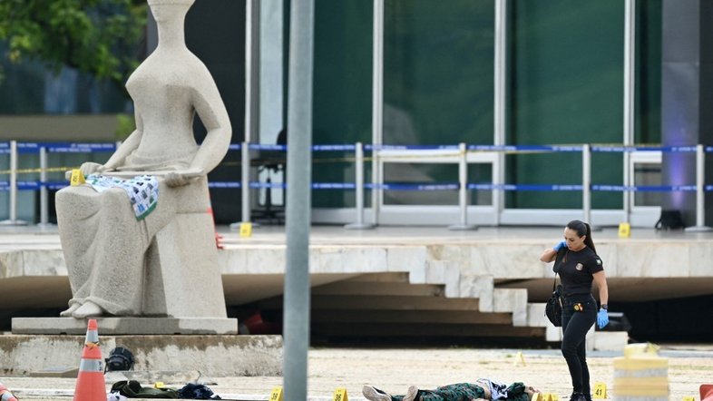 Homem-bomba morreu em frente ao prédio do STF