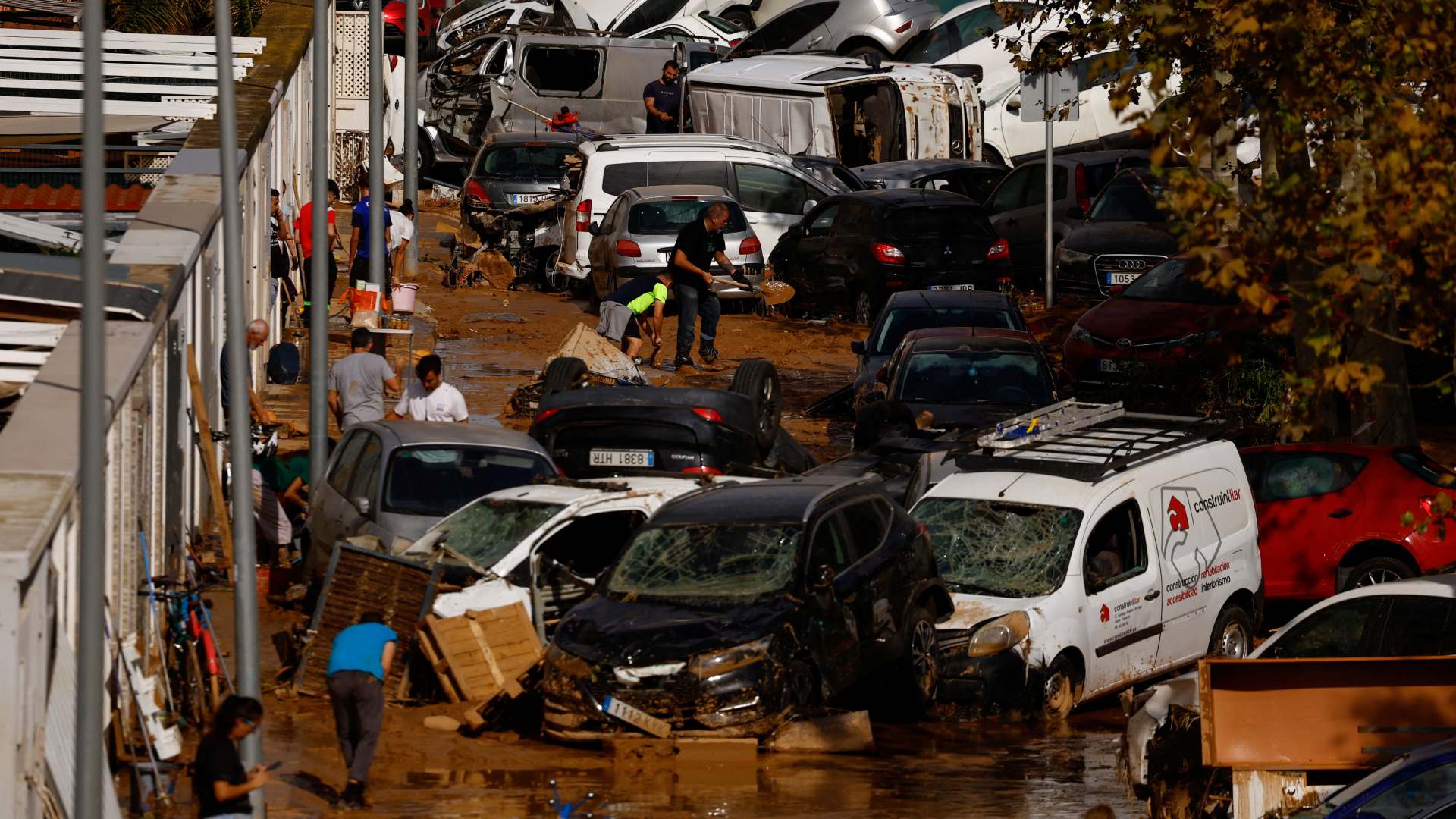 Número de mortos em enchentes na Espanha chega a 205 e Valência abre necrotério temporário