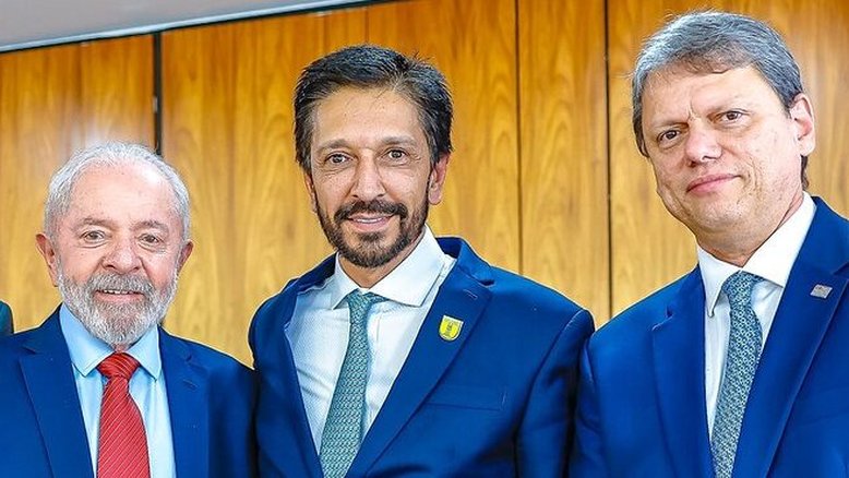 Lula ao lado de Nunes e Tarcísio