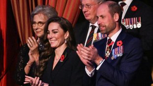 Após fim da quimioterapia, Kate Middleton assiste a cerimônia militar em Londres