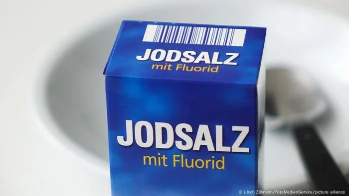 Fluoreto na água, creme dental e sal é proteção ou veneno?
