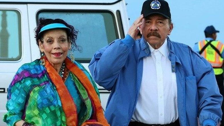 Ortega lança reforma para controle total do poder na Nicarágua ao lado da esposa