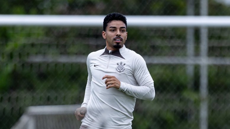 Bidu revela Corinthians ousado em difícil visita ao Vitória: 'Brigar por coisas maiores'