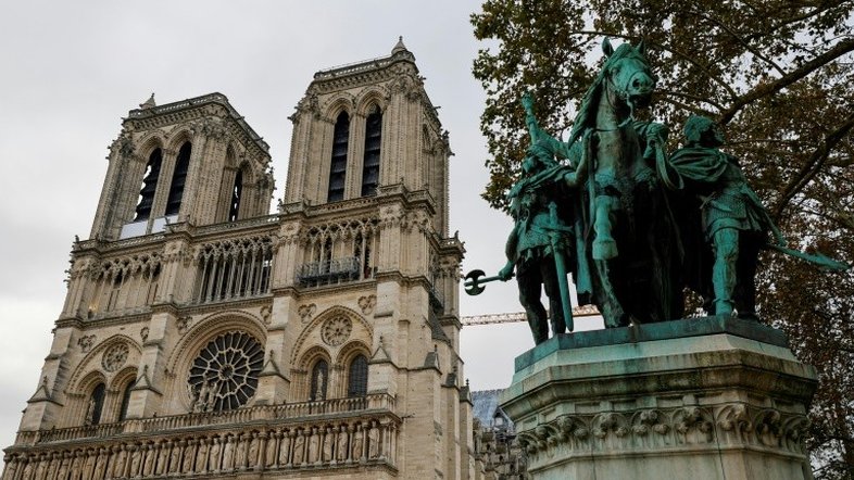 Cinco anos após incêndio, catedral de Notre Dame revela seu novo 'brilho' ao mundo