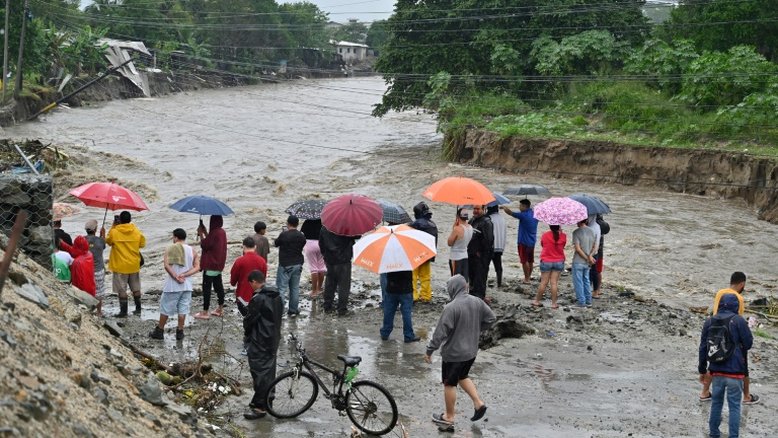 Sara perde força e vira depressão tropical após deixar um morto e milhares de afetados em Honduras