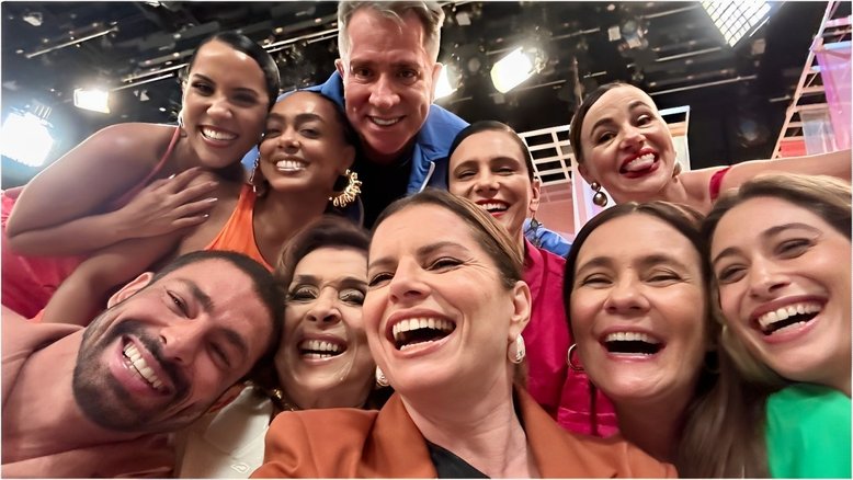 Débora Bloch compartilha bastidores de gravação de vinheta de fim de ano da Globo; confira