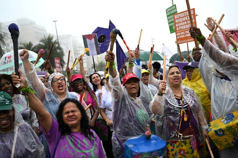 Manifestantes realizam marcha pró-Palestina antes do G20 no Rio de Janeiro