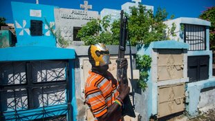 Haiti sofre com violência e recrutamento de crianças; entenda