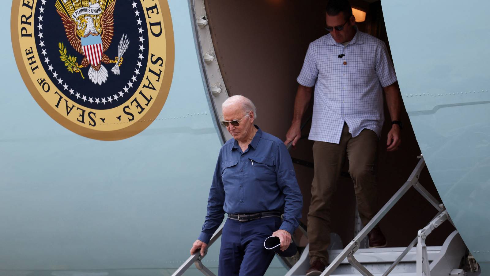 Joe Biden desembarca em Manaus e faz sobrevoo pela Floresta Amazônica