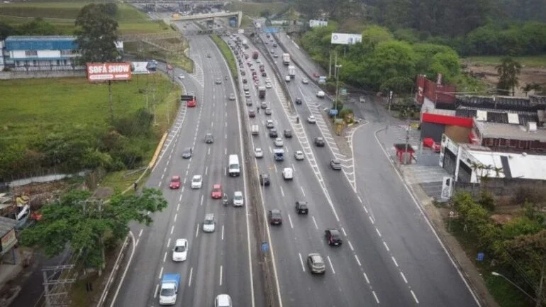 Sob protestos, Nova Raposo Tavares é leiloada por R$ 2,1 bi; veja o que muda na rodovia
