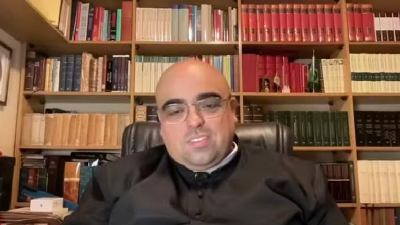 Padre indiciado pela PF por plano golpista tem quase meio milhão de seguidores nas redes sociais