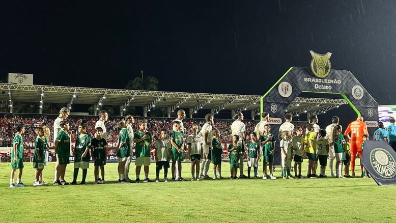 Palmeiras bate Atlético-GO e vai para ‘final’ com o Botafogo na liderança do Brasileirão