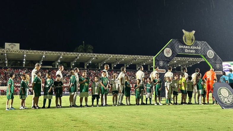 Palmeiras bate Atlético-GO e vai para ‘final’ com o Botafogo na liderança do Brasileirão