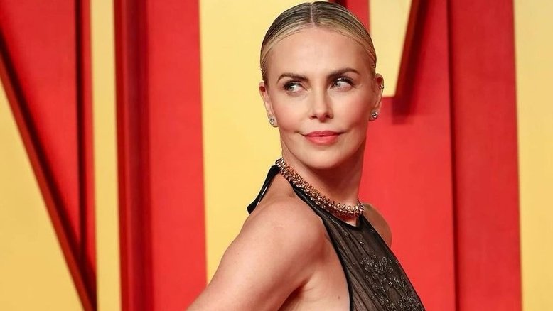 Charlize Theron é vencedora de um Oscar de Melhor Atriz por “Monster: Desejo Assassino”
