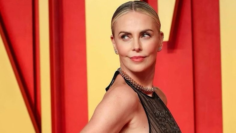 Charlize Theron é vencedora de um Oscar de Melhor Atriz por “Monster: Desejo Assassino”