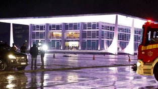 Homem morre em frente ao STF após acionar bombas