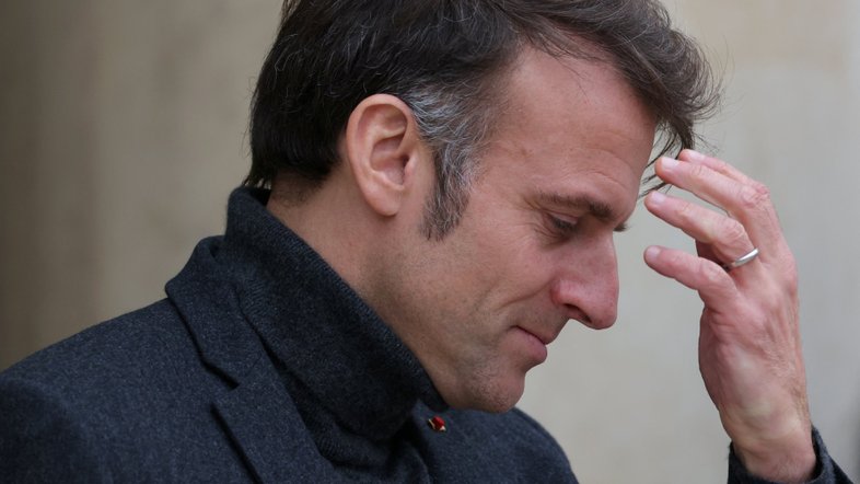 Macron quer novo premiê em 48 horas; socialistas se animam com conversas com o presidente