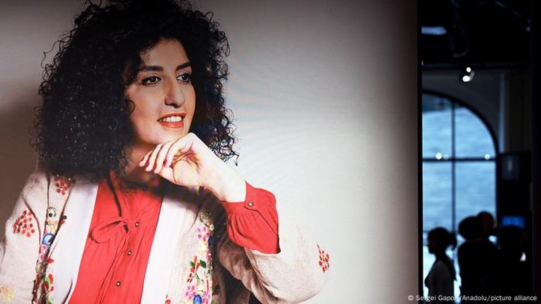 Nobel da Paz iraniana deixa temporariamente a prisão