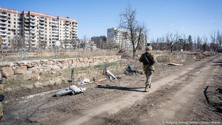 Rússia e Ucrânia trocam mais de 300 prisioneiros de guerra