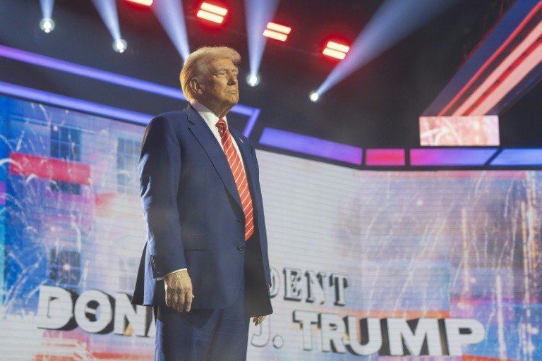 Trump promete 'deter a loucura transgênero' em seu primeiro dia de governo