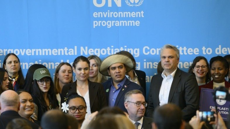 Negociadores sobre poluição plástica pedem mais tempo para chegar a acordo