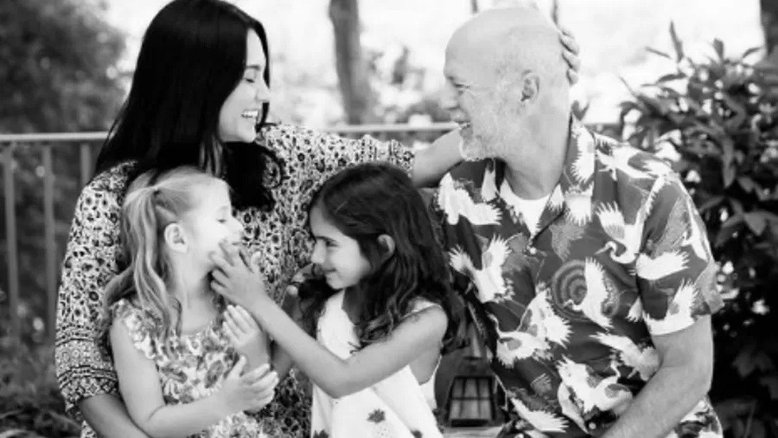 Bruce Willis aparece em fotos ao lado da família