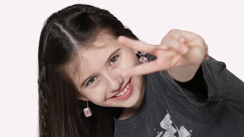 Jovem cantora Carolina Ferreira