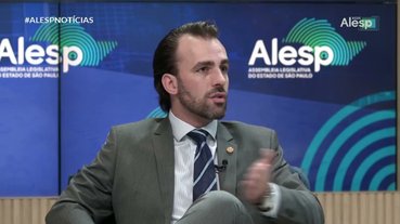 MPSP acusa Lucas Bove de apontar arma de fogo e arremessar faca em Cíntia Chagas