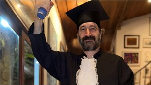 Glow News - Após Caco Ciocler conclui faculdade de biologia, veja famosos formados em outras profissões