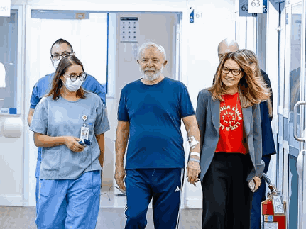 Janja publica foto de Lula caminhando no hospital: 'Logo estaremos em casa'