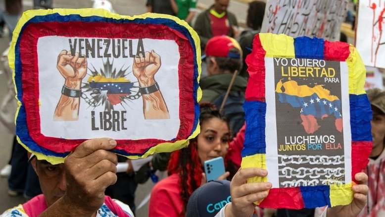 Na Venezuela, oposição vai às ruas pedir liberdade de manifestantes presos, enquanto Maduro celebra Natal