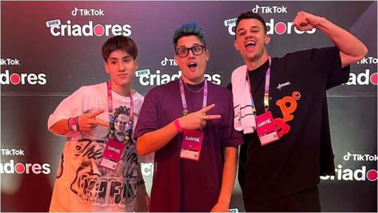 Os Cleptons são aclamados pelo público durante participação na CCXP 2024