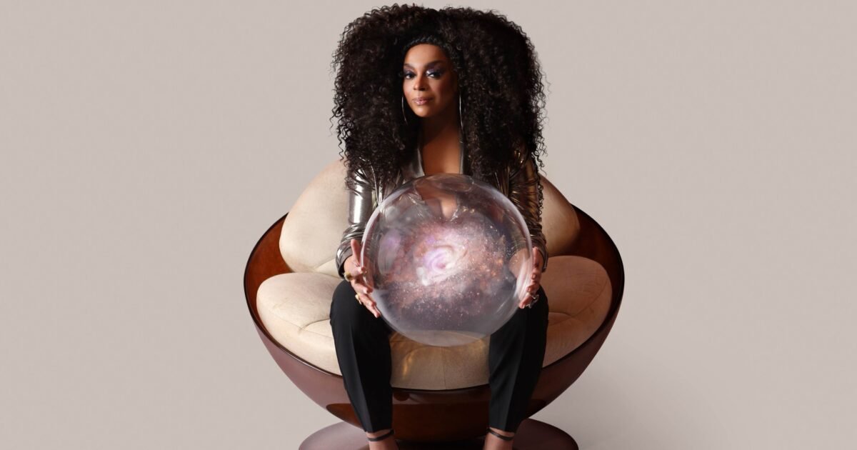 Paula lima celebra lançamento de música composta por emicida, especialmente para a artista