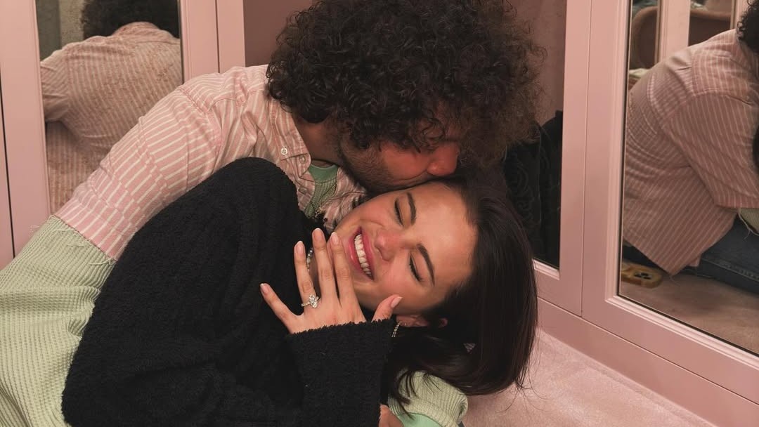 Selena Gomez anuncia noivado com Benny Blanco