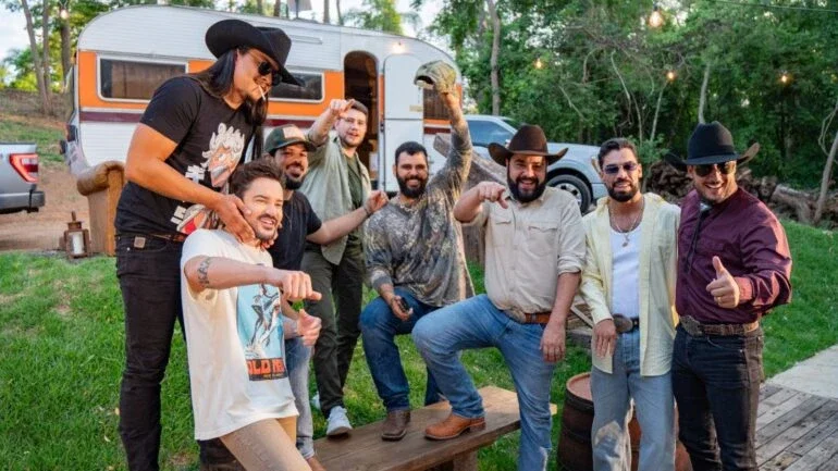Us Agroboy, Fernando e Sorocaba, Bruno e Barretto, e Léo e Raphael se unem no lançamento inédito