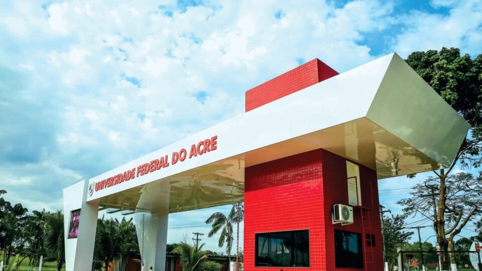Professor acusa universidade de racismo e perseguição institucional; entenda o caso 1 UFAC