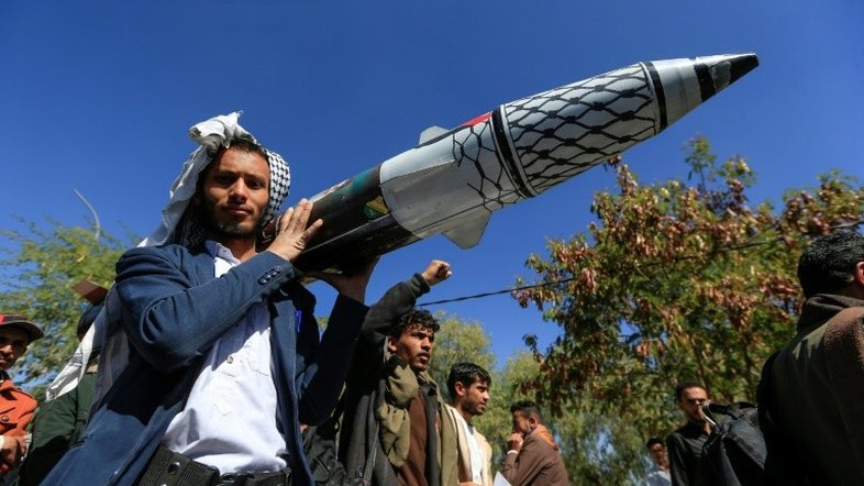 Bombardeios israelenses deixam 16 mortos em Gaza e Israel diz ser alvo de ataques