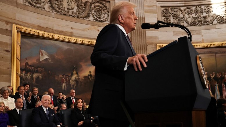 'Declínio da América chega ao fim': Trump faz discurso duro em volta à Casa Branca