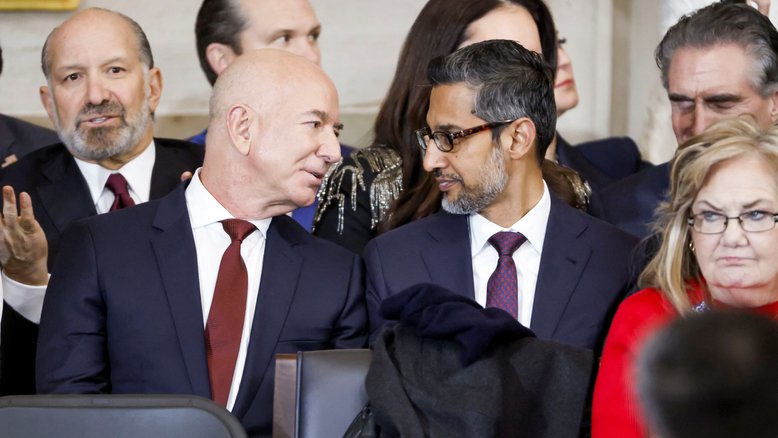 (SHAWN THEW/POOL/Pool via REUTERS)
