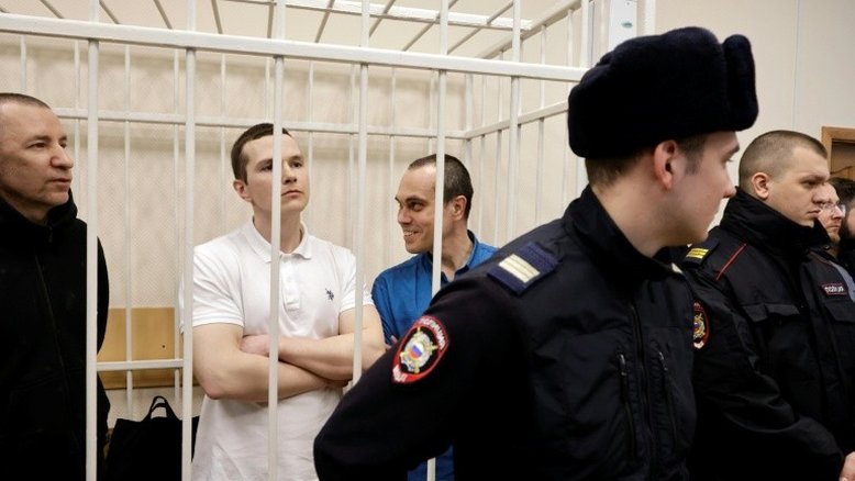 Rússia impõe penas de prisão a três advogados de Navalny