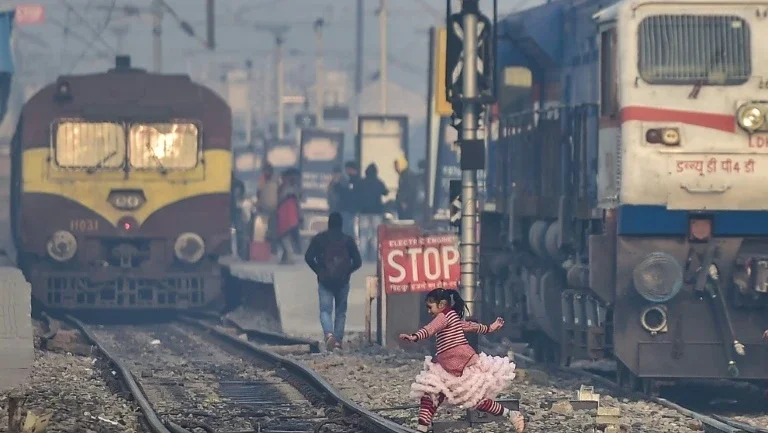 Onze pessoas morrem atropeladas por trem no oeste da Índia