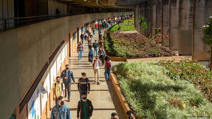 [Coluna] Bolsa é única fonte de renda para maioria dos pós-graduandos