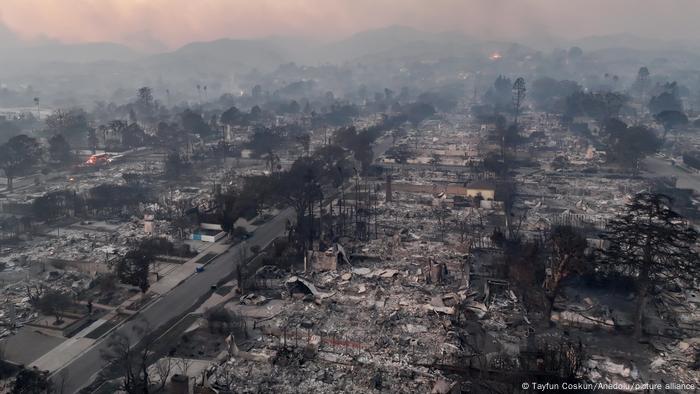 Incêndios na Califórnia chegam a 3° dia ampliando destruição