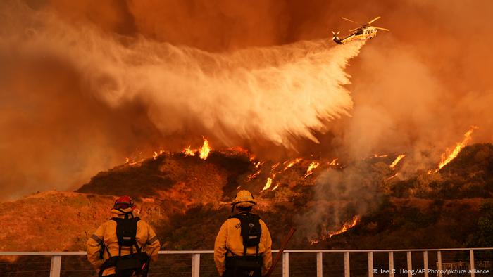 Incêndio em Los Angeles ameaça atingir outras áreas da cidade