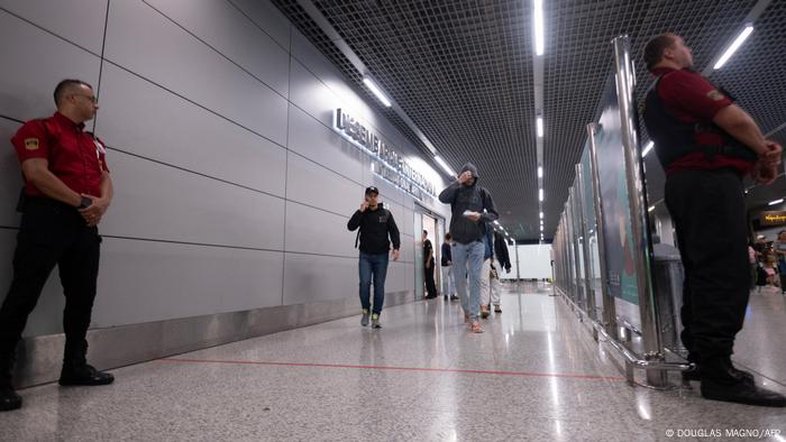 Brasil cobrará EUA por trato 'degradante' a brasileiros