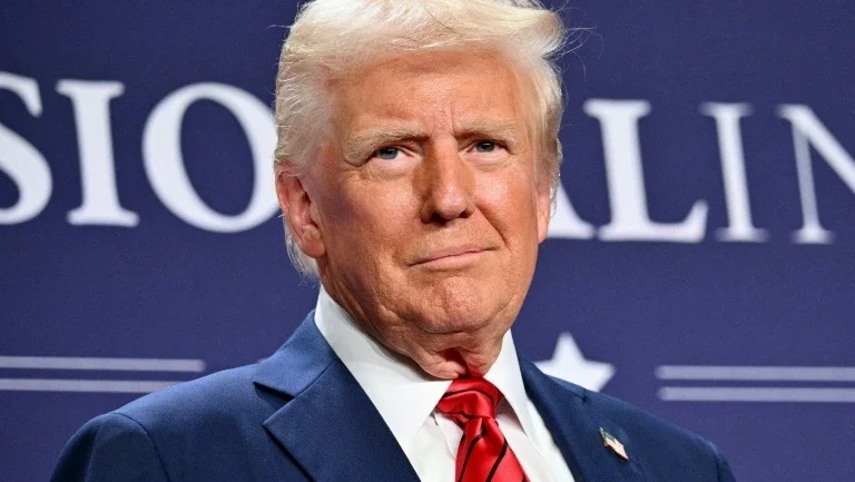 Trump assina decreto para retirar a 