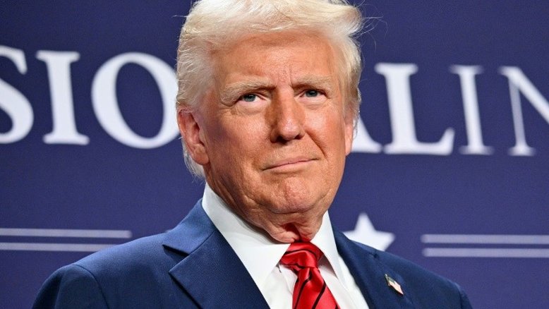 Trump assina decreto para retirar a 'ideologia transgênero' do Exército
