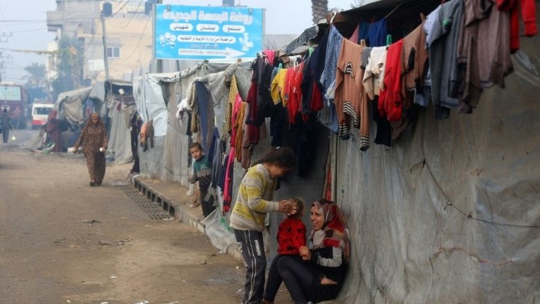 Deslocados de Gaza aguardam trégua para retornar às suas casas