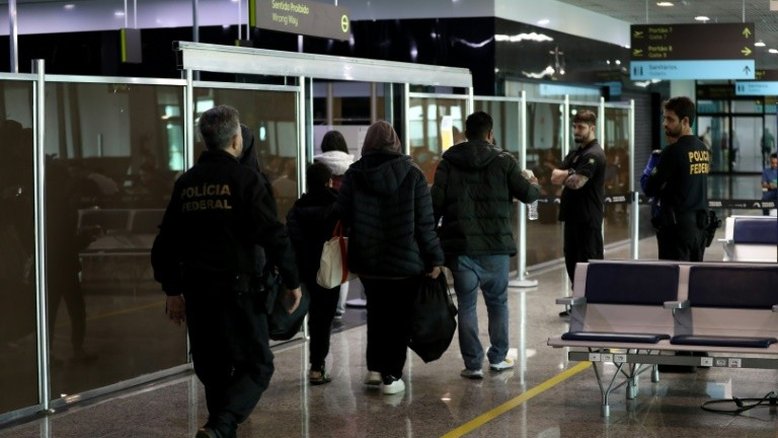 Governo condena 'desrespeito aos direitos fundamentais' de brasileiros deportados dos EUA