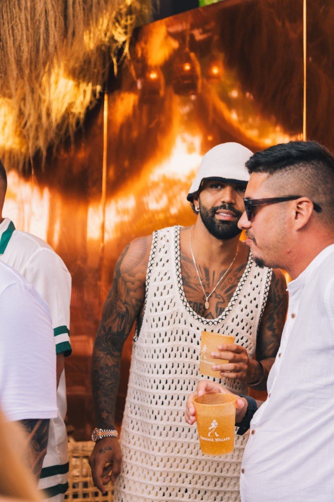 Saiba quais famosos marcaram presença no Réveillon de Trancoso 8 Gabigol